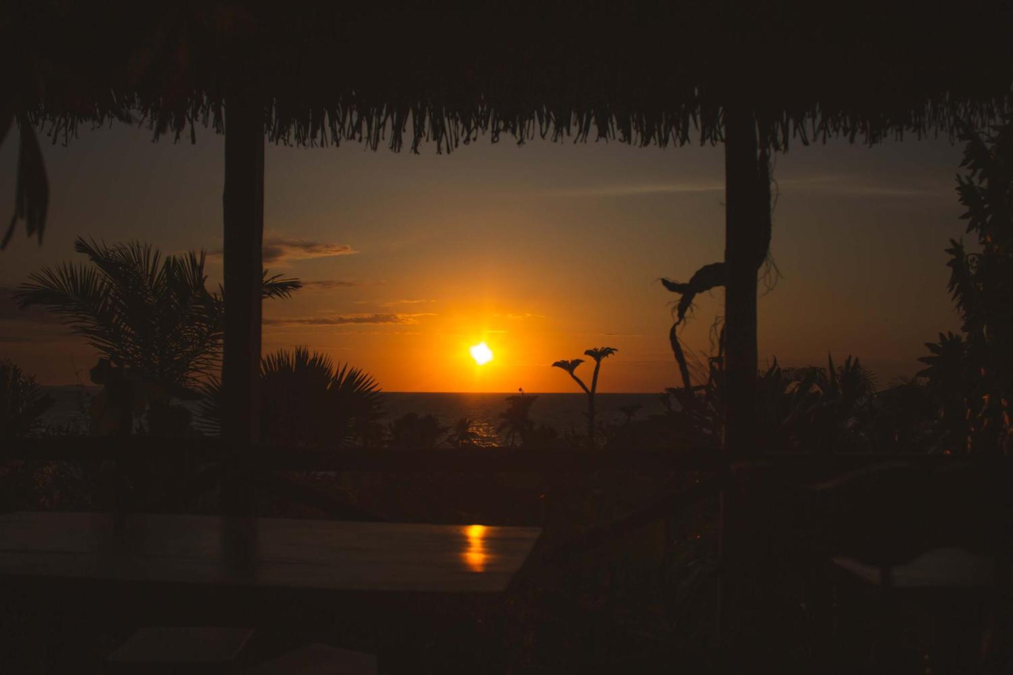 Coucher De Soleil Ambatoloaka  Exteriér fotografie